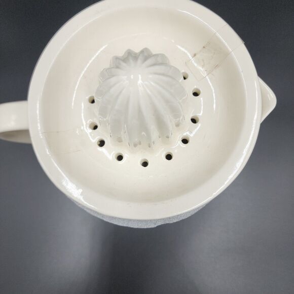 Rae Dunn Squeeze Juicer Orange Lemon Artisan Collection 3 cup capacity New - Picture 7 of 8